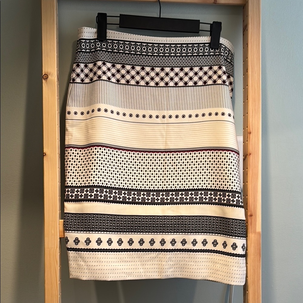 Ann Taylor Black and White Pencil Skirt Knee-Length